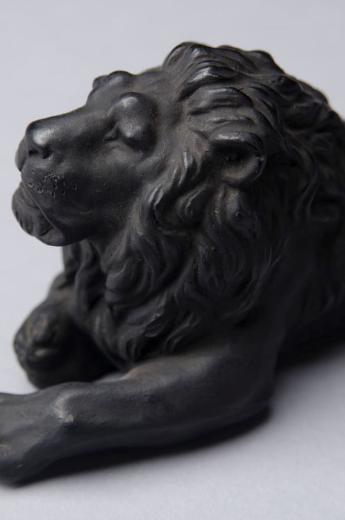 Picture of Lion in Black Basalt