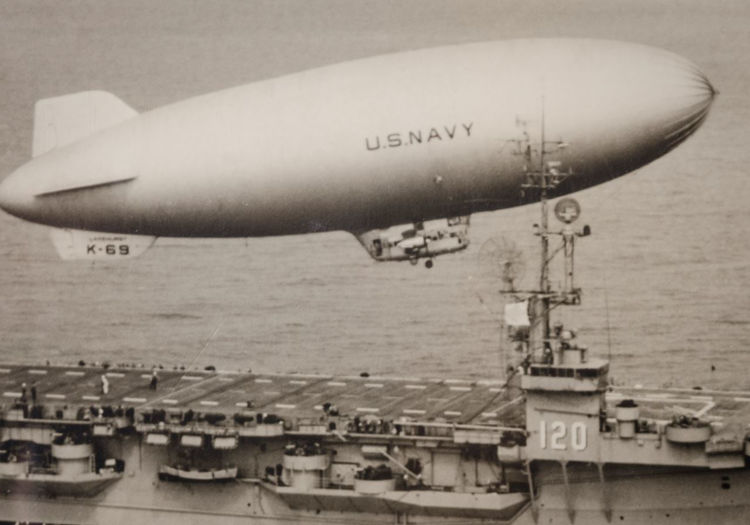 Picture of Ship and Zeppelin - US Navy