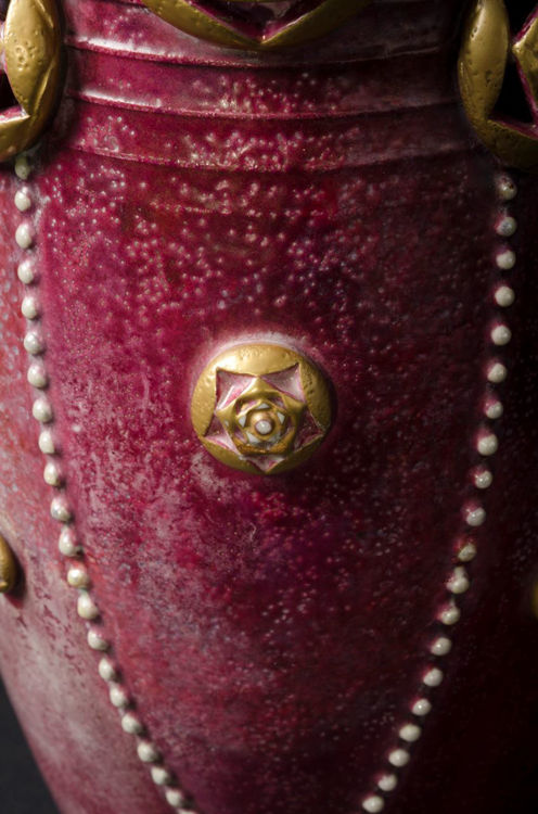 Picture of Flowers and Festooned Beads Vase