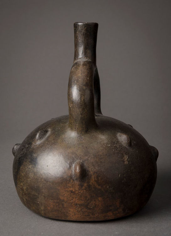 Picture of Mochica stirrup vessel