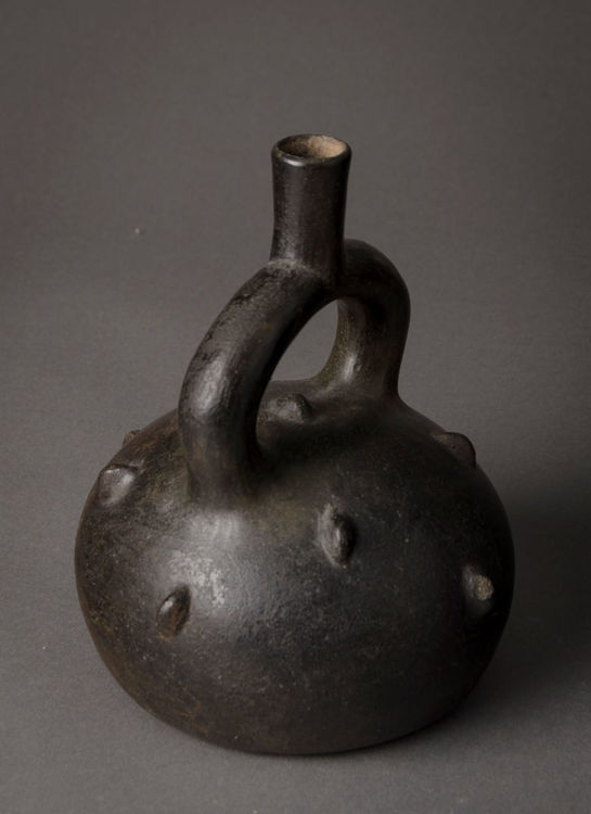 Picture of Mochica stirrup vessel