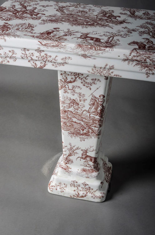 Picture of Porcelain Pedestal Table