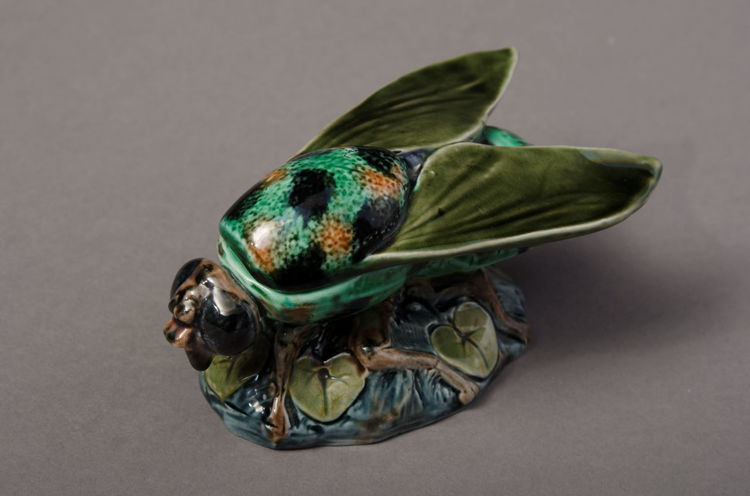 Picture of Majolica Bee Form Matchbox