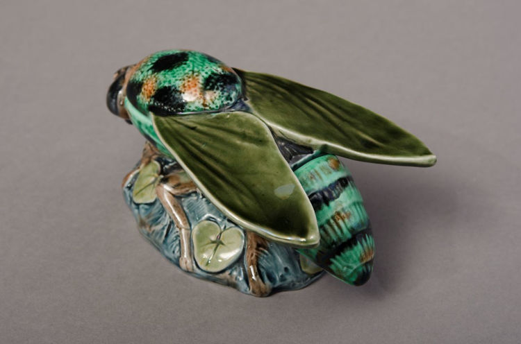 Picture of Majolica Bee Form Matchbox