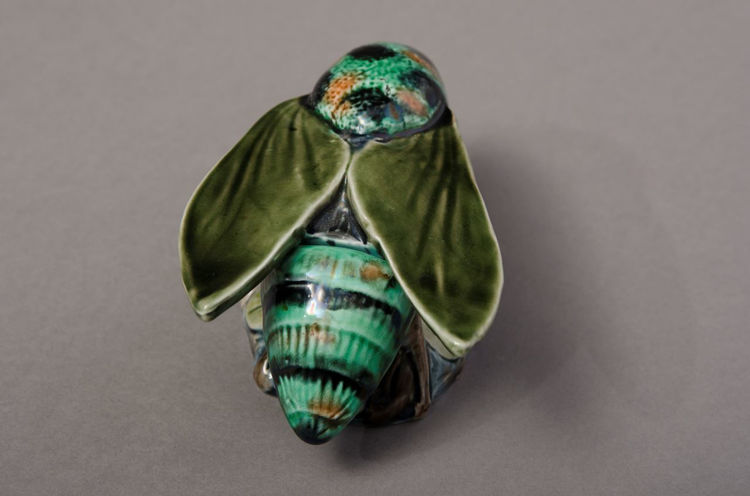 Picture of Majolica Bee Form Matchbox