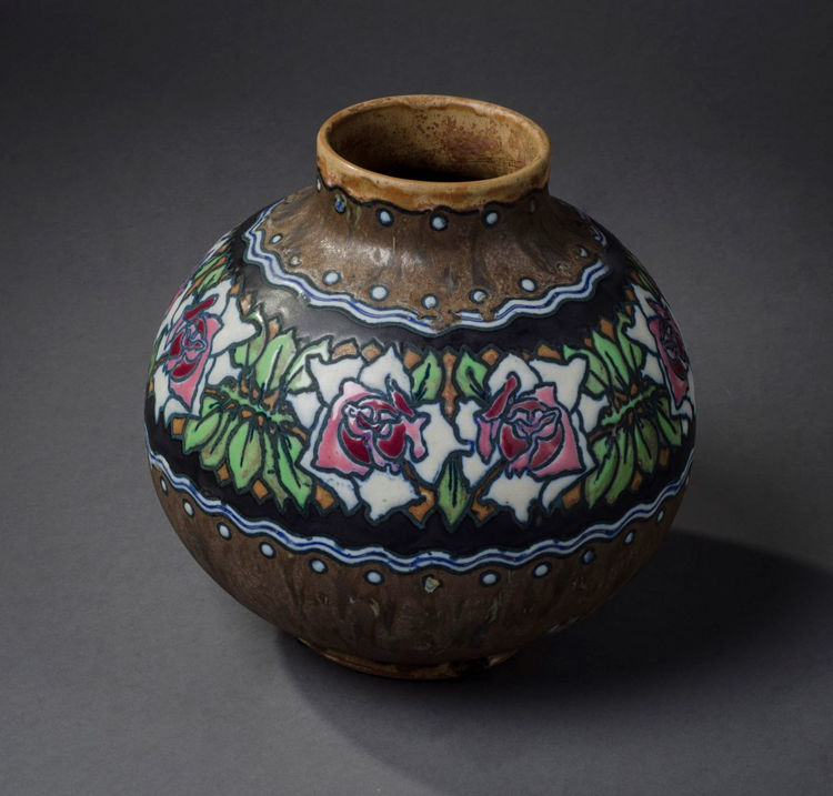 Picture of Large Ceramic Vase with Flower Garland