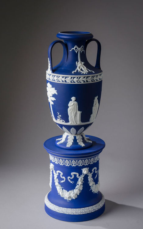 Picture of Dark Blue and White Dip Vase and Drum Base